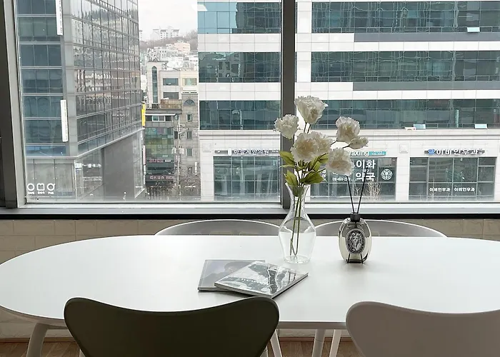 Romantic And Spacious Duplex Hongik Stn 1minute * 서울특별시