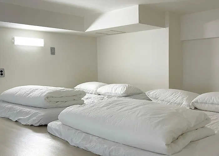 Romantic And Spacious Duplex Hongik Stn 1minute *