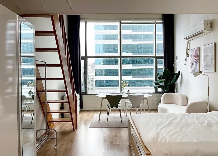 Romantic And Spacious Duplex Hongik Stn 1minute