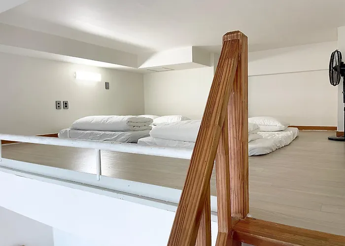 Romantic And Spacious Duplex Hongik Stn 1minute * 서울특별시