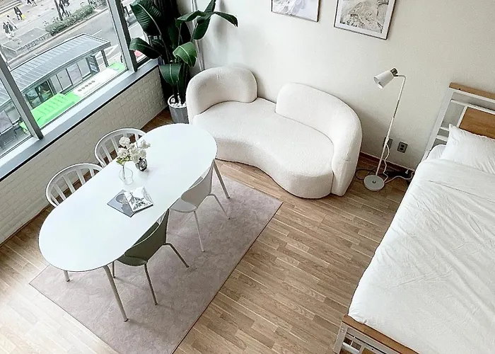 Romantic And Spacious Duplex Hongik Stn 1minute 서울특별시